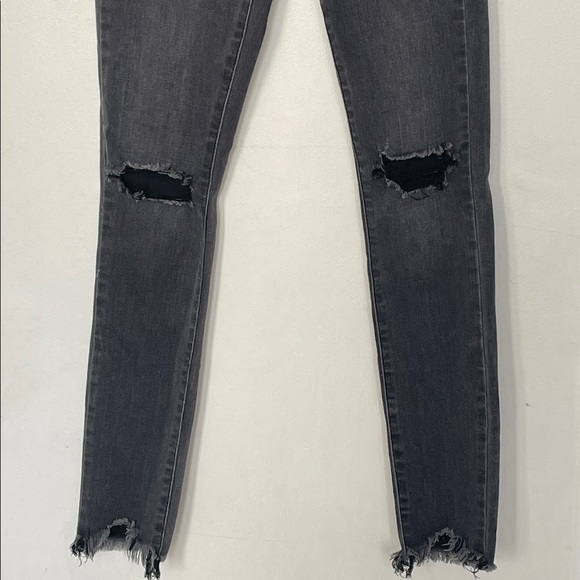 Refuge Women's Size 0 Skinny Distressed Mid/high Rise Light Wash Jeans - Black - Picture 6 of 6